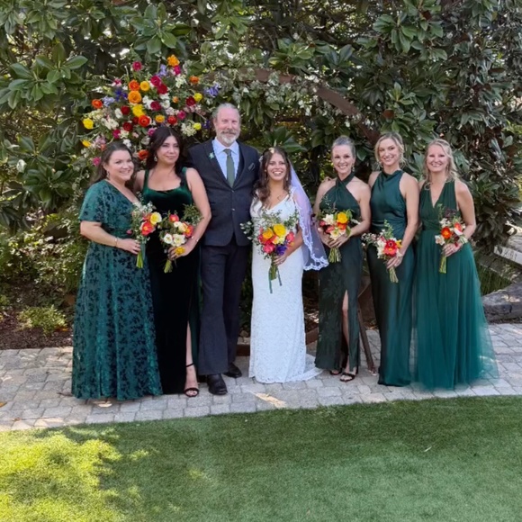 Emerald Green ✨ Convertible Infinity Bridesmaid Dress – One Size Fits Most - Picture 9 of 11